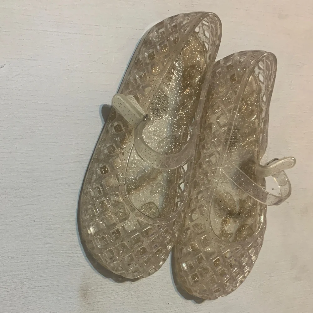 Girls Clear Gold Glitter Jelly Mary Jane Sandals with Adjustable Strap - Picture 2 of 2